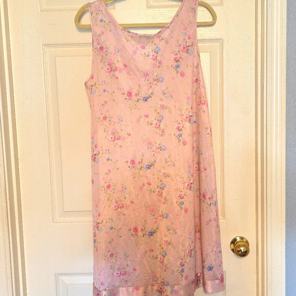 Vintage Vanity Fair Slip Nightgown. - Picture 4 of 4